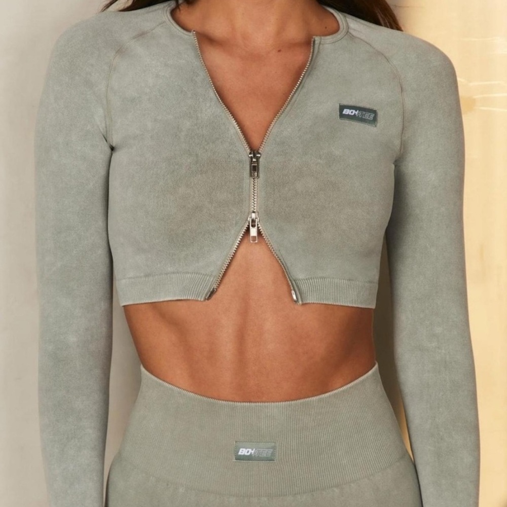 Bo+ Tee Adjust Crop Top in Sage